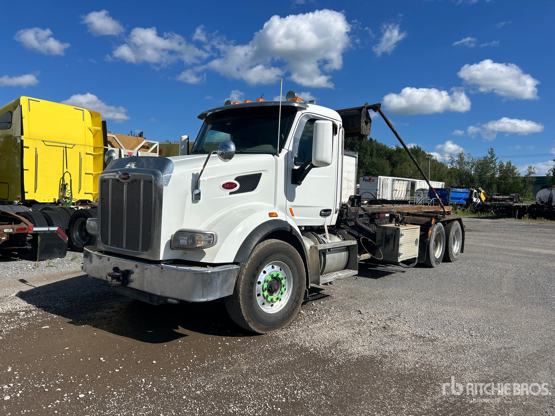 Photo of 2018 Peterbilt 567