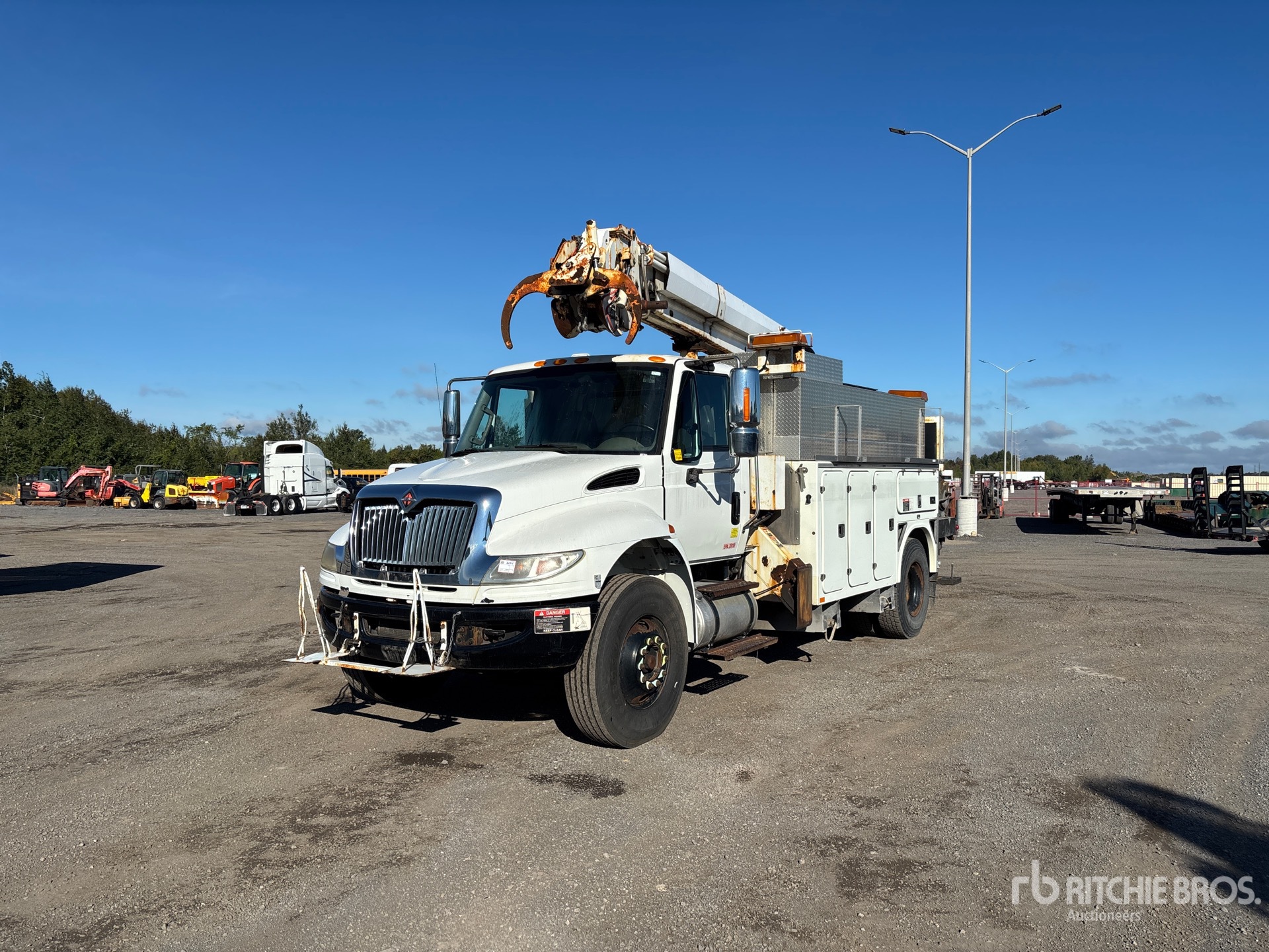 2011 International DURASTAR 4400