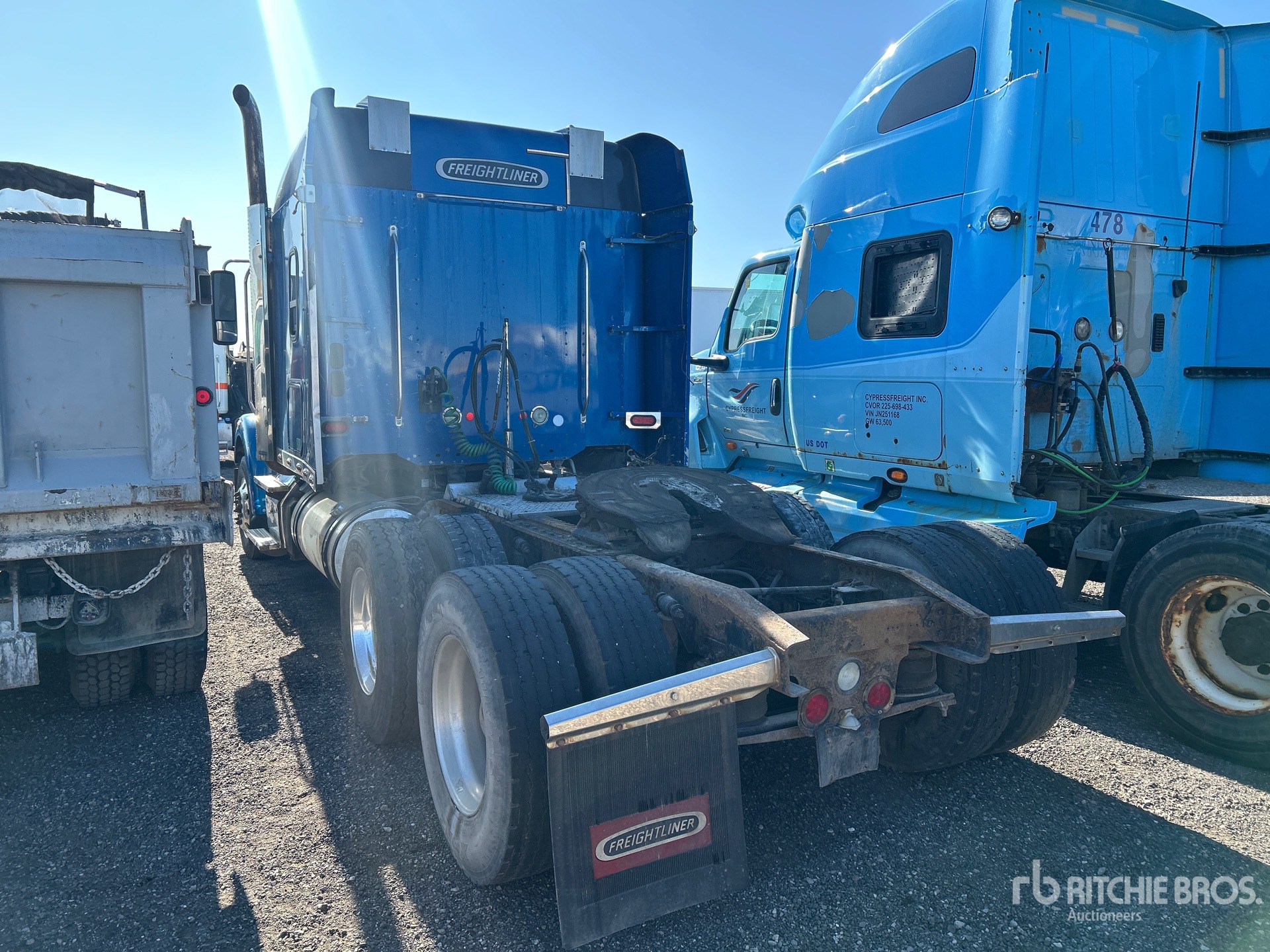 2015 Freightliner Coronado 122SD