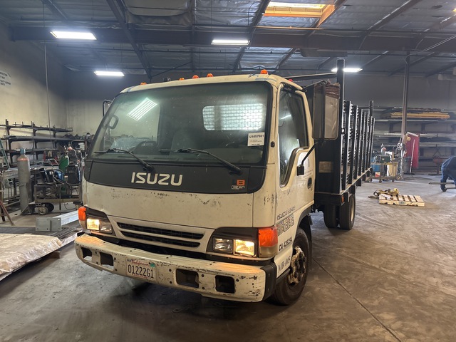 2005 Isuzu NPR 4x2 Flatbed Truck