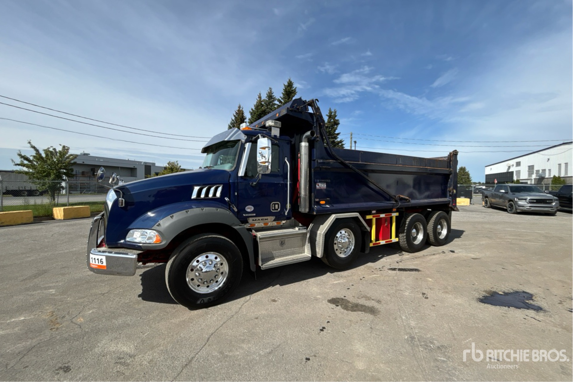 2021 Mack GR64B