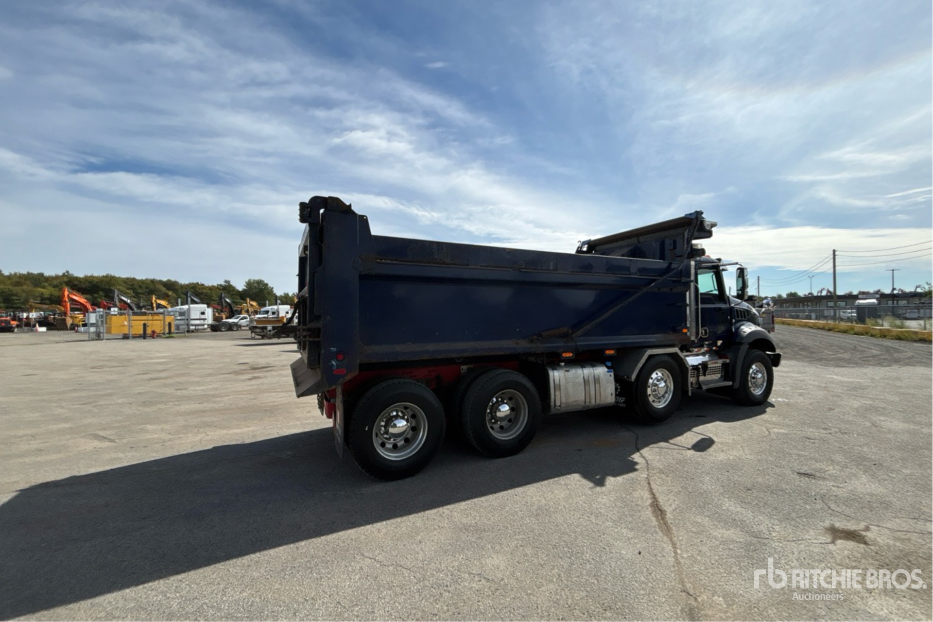 2021 Mack GR64B