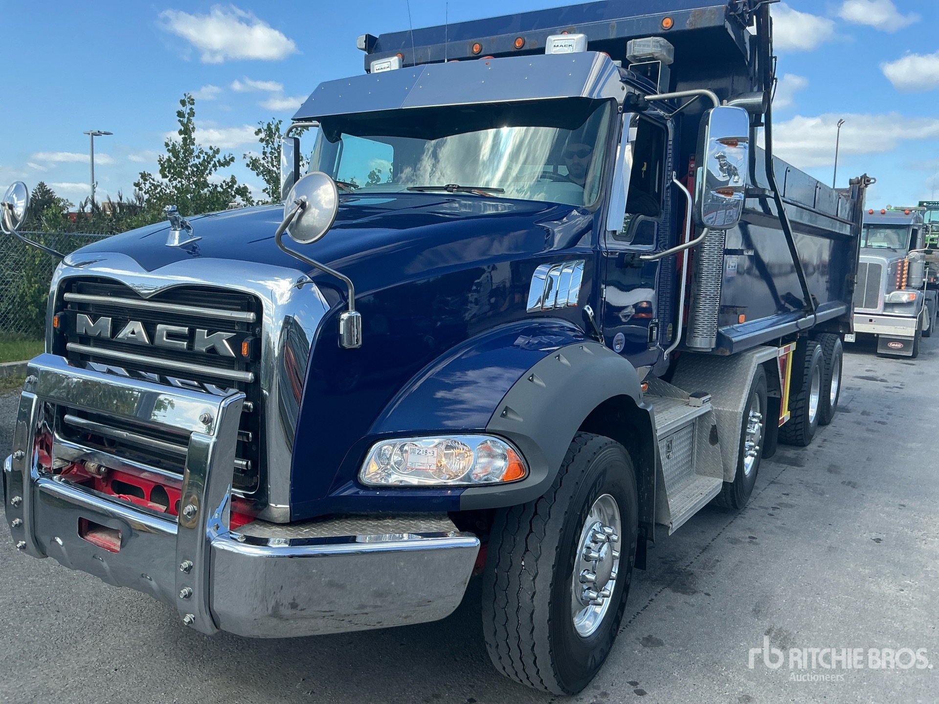 2021 Mack GR64B