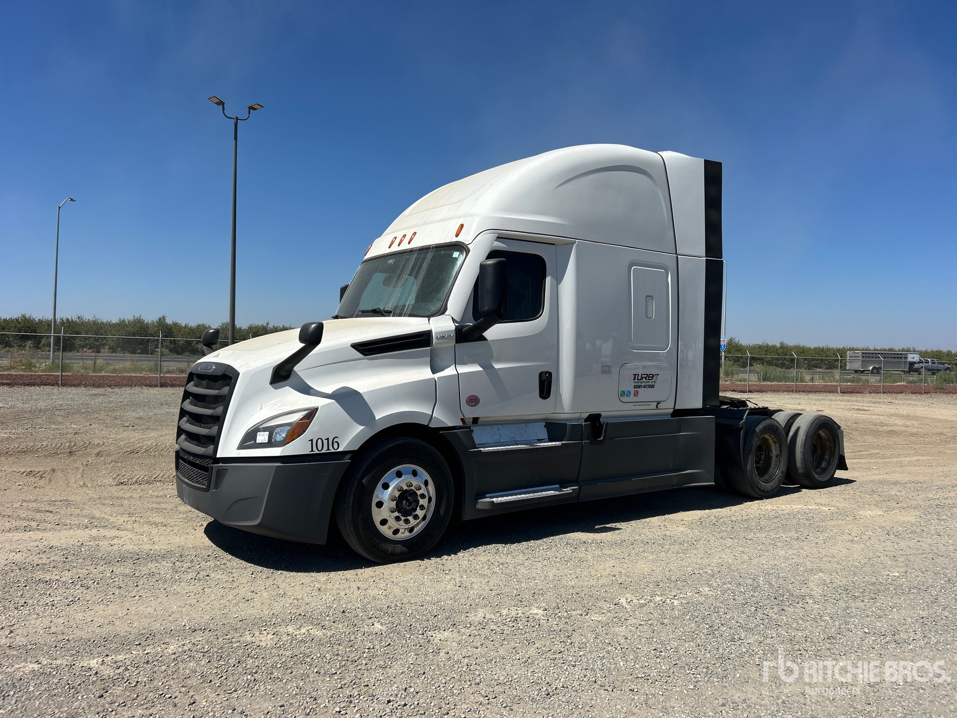 2023 Freightliner CASCADIA 126