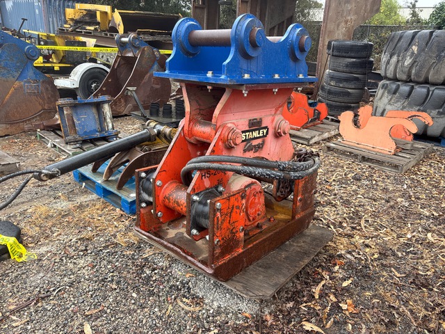 Stanley HS200 Plate Compactor Attachment - Fits Cat 330/326