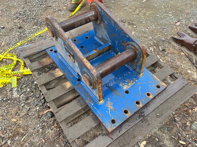 Attachment Mounting Plate - Fits Cat 330