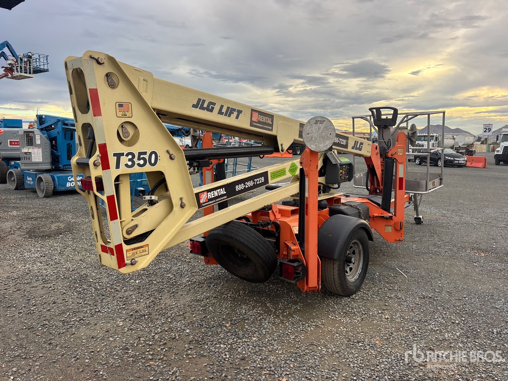 2019 JLG T-350