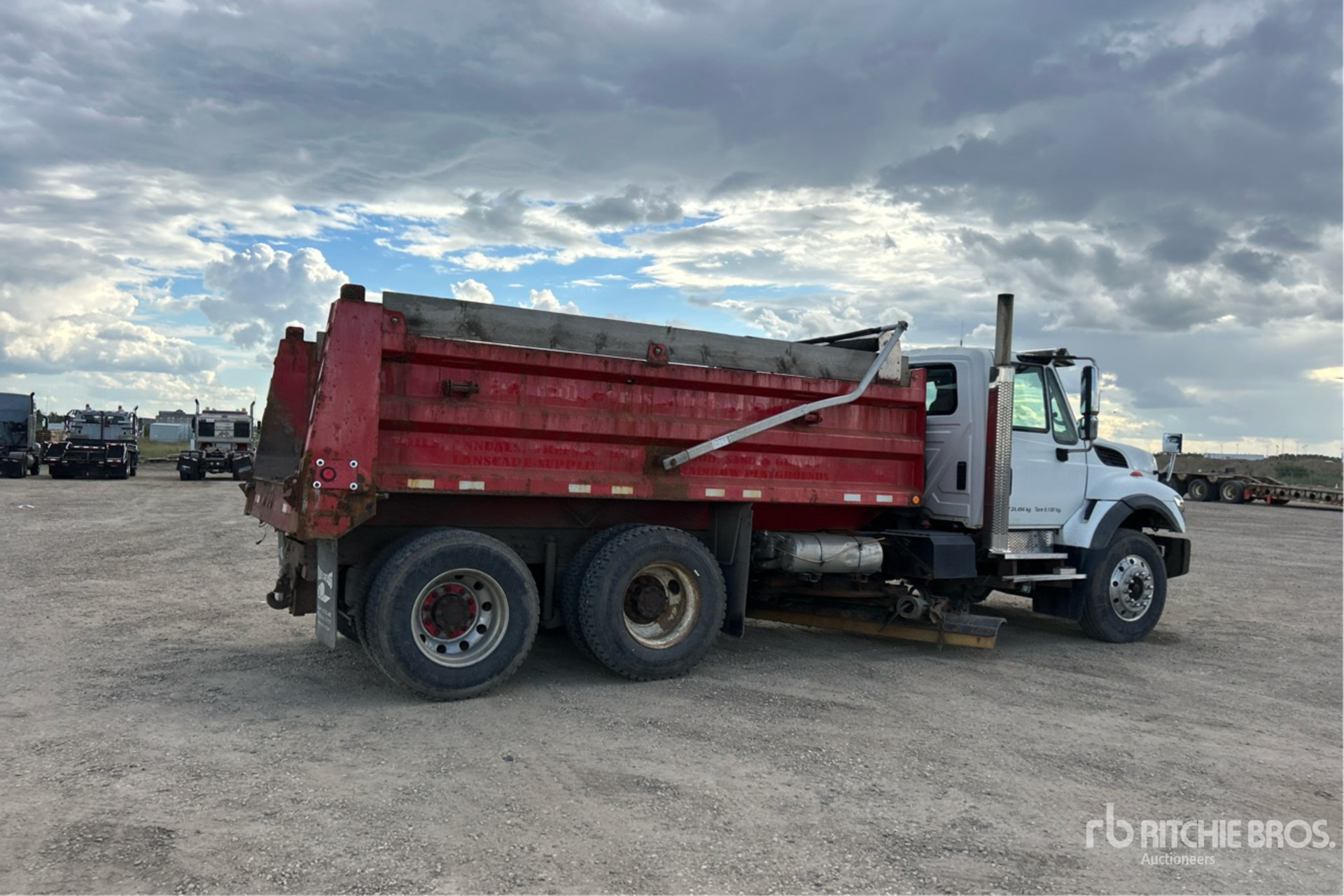 2009 International 7500SBA
