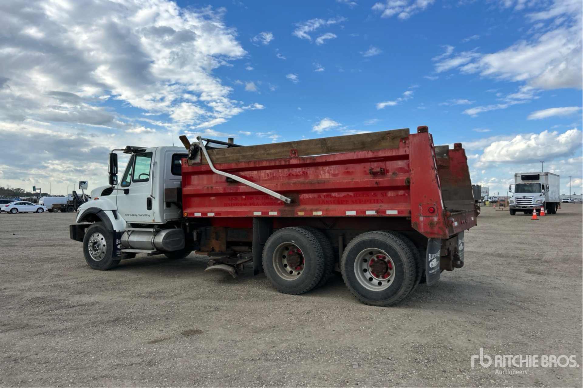 2009 International 7500SBA