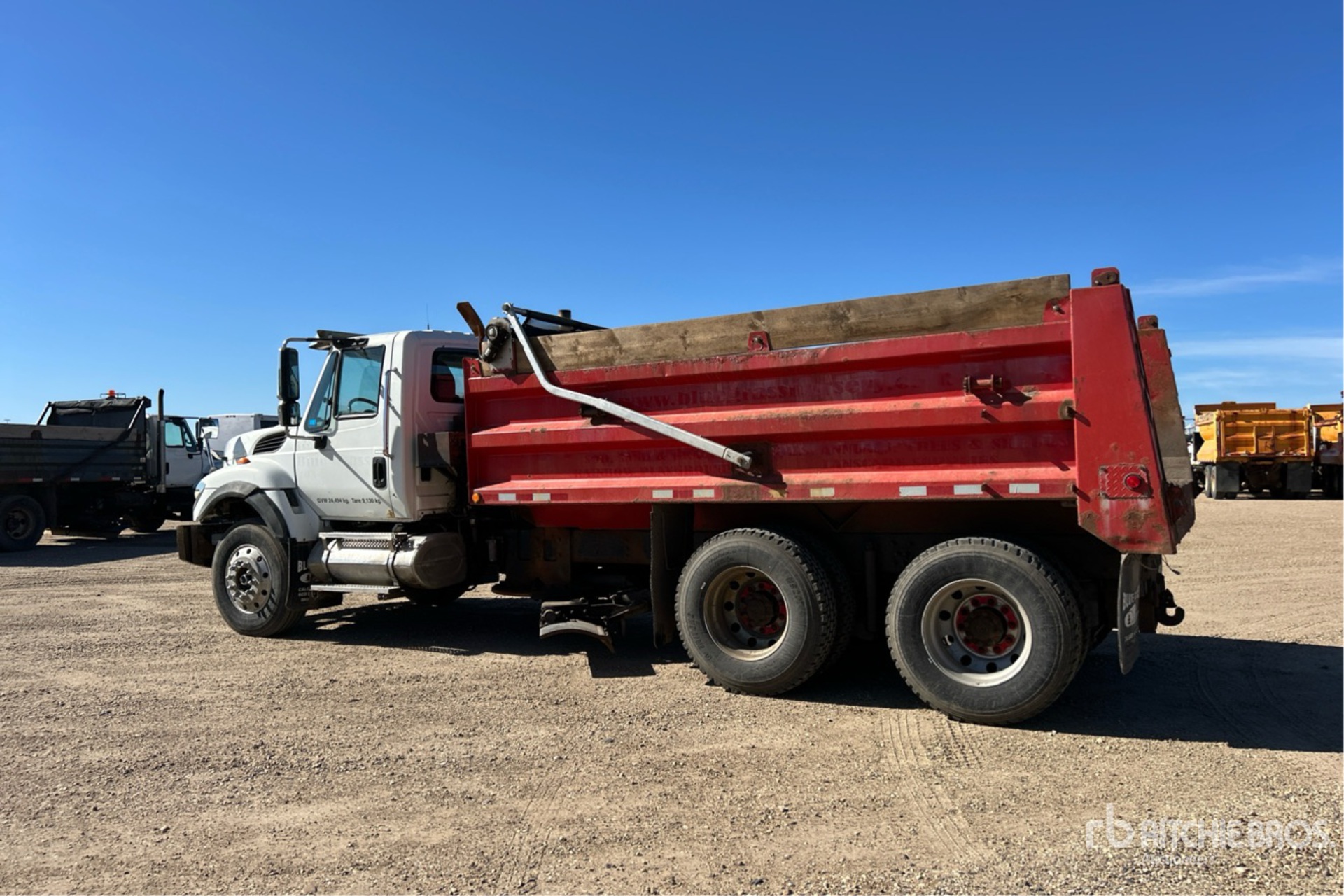 2009 International 7500SBA