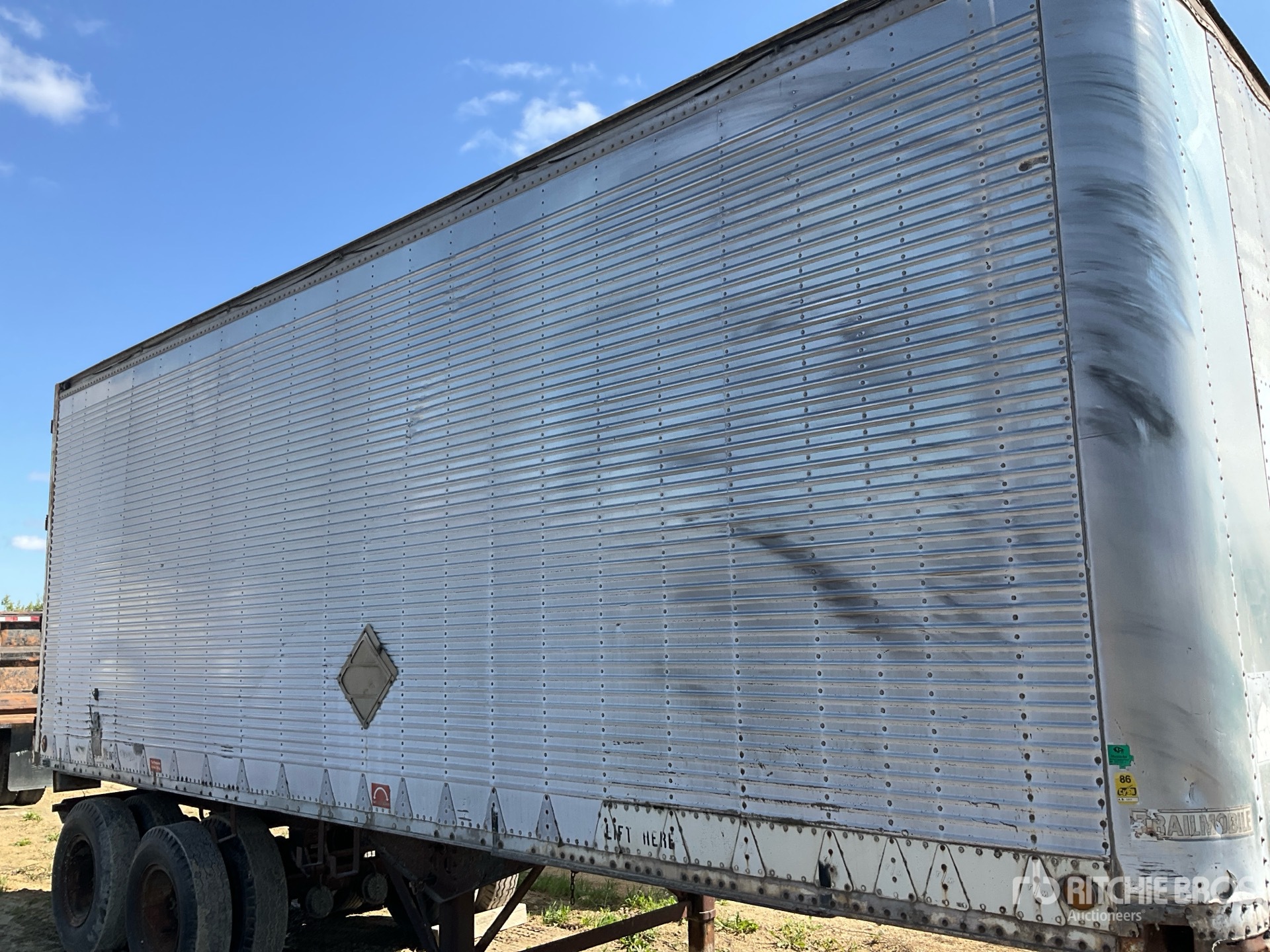 Trailmobile 26 ft T/A