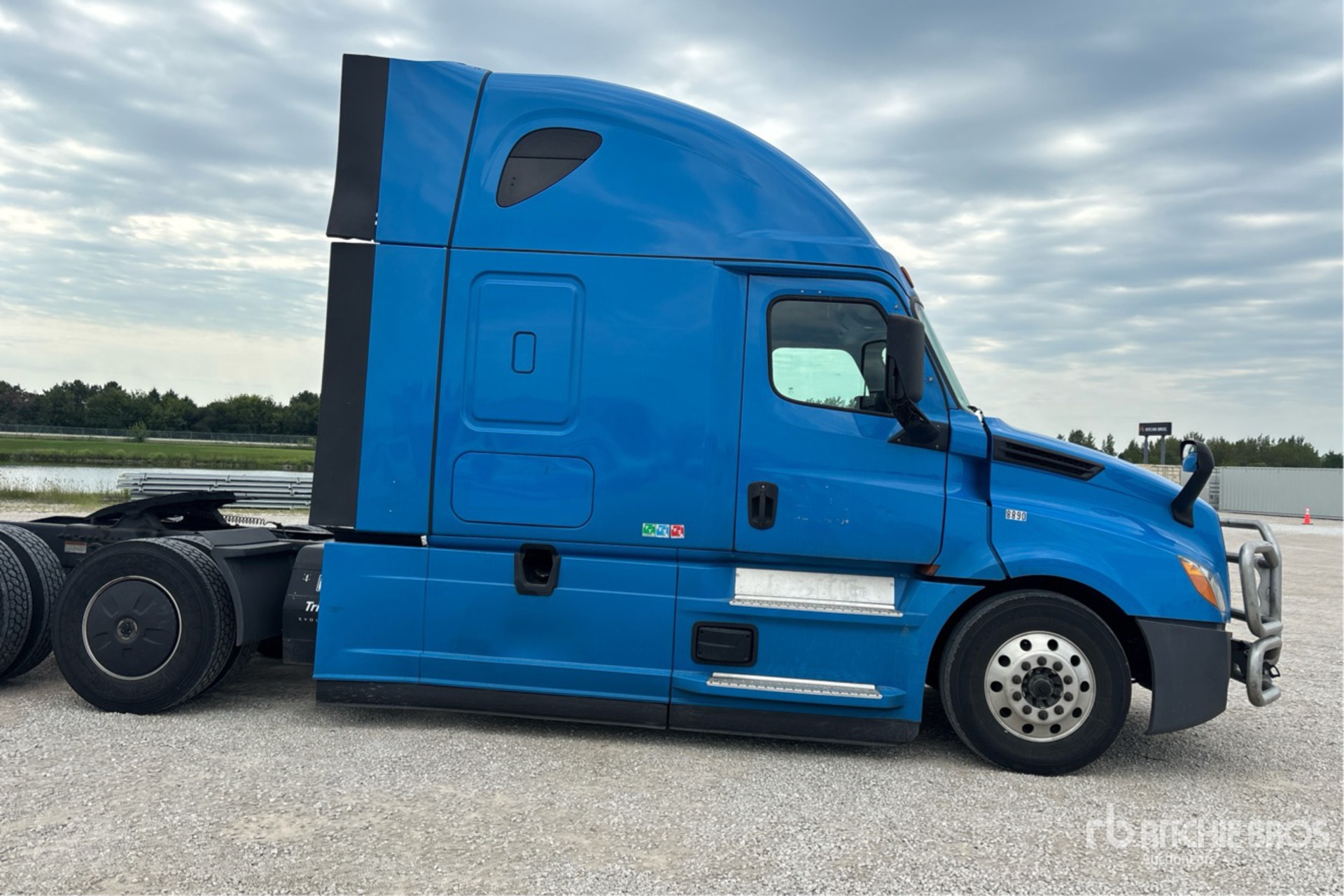 2021 Freightliner CASCADIA 126