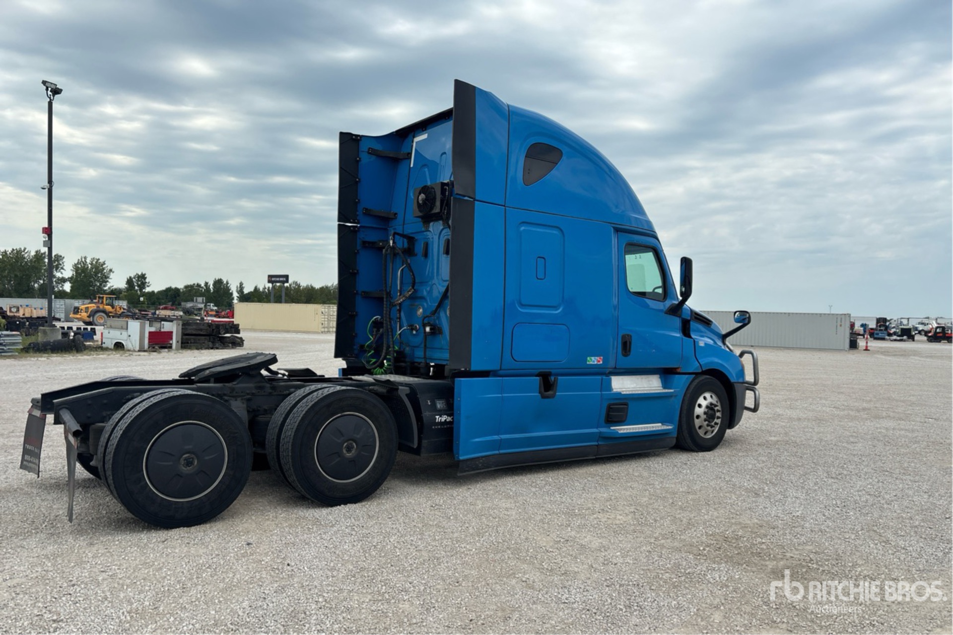 2021 Freightliner CASCADIA 126