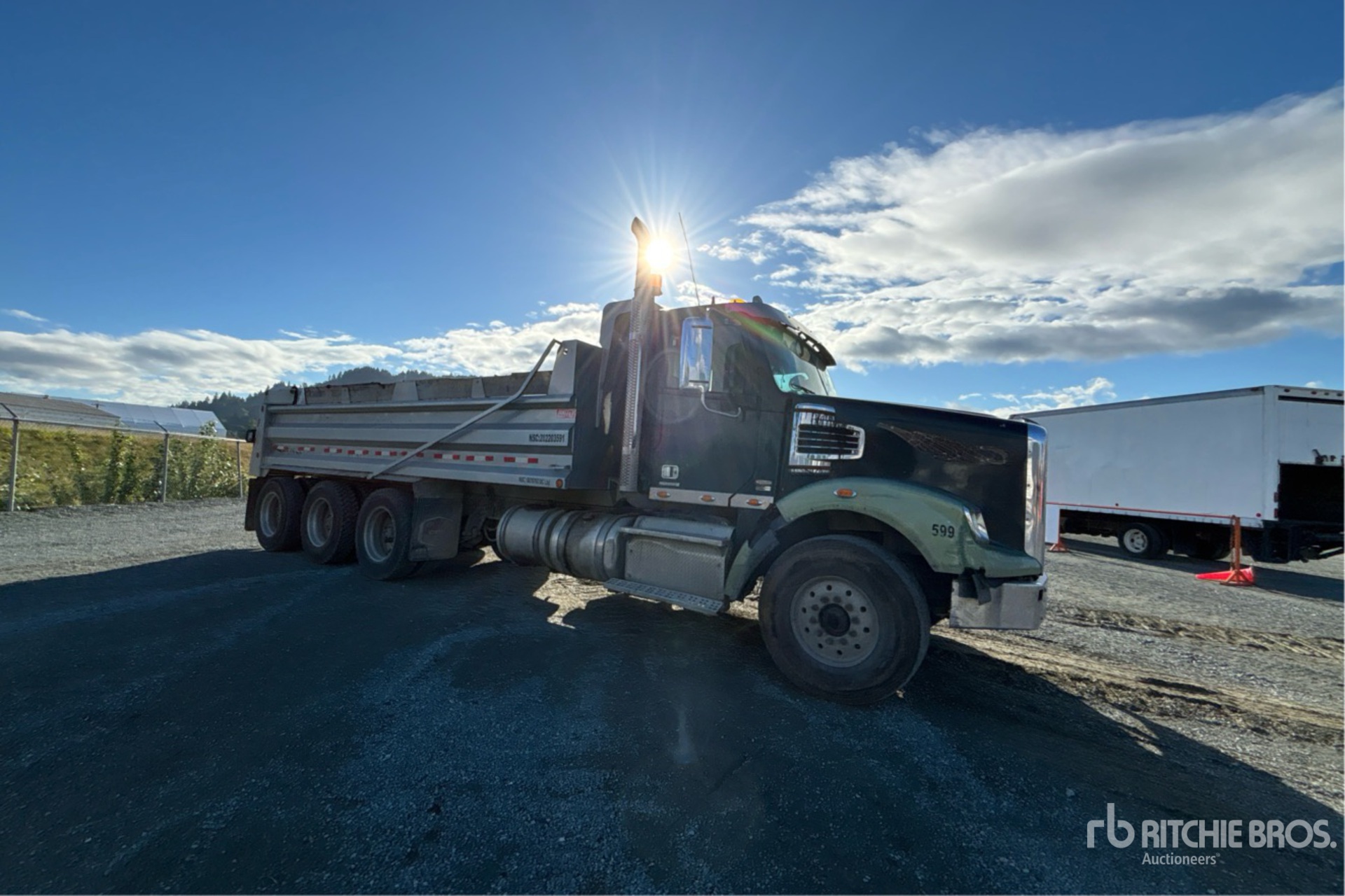 2012 Freightliner CORONADO 122