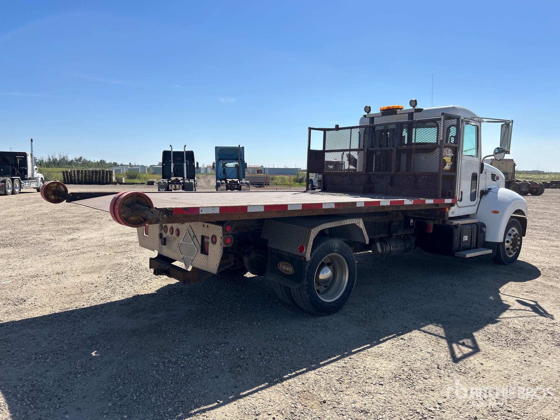 2014 Peterbilt 330