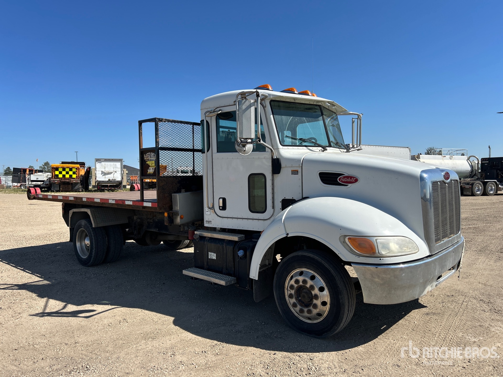 2014 Peterbilt 330