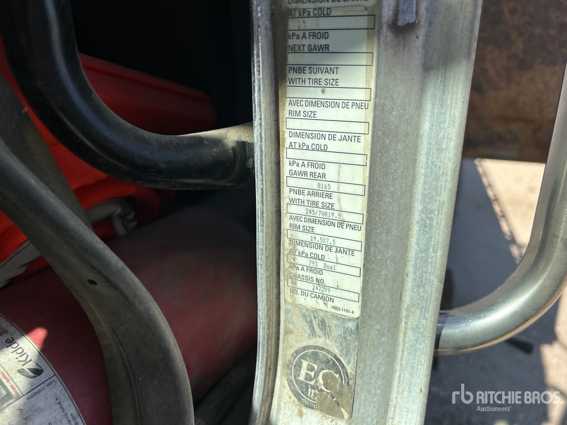 2014 Peterbilt 330