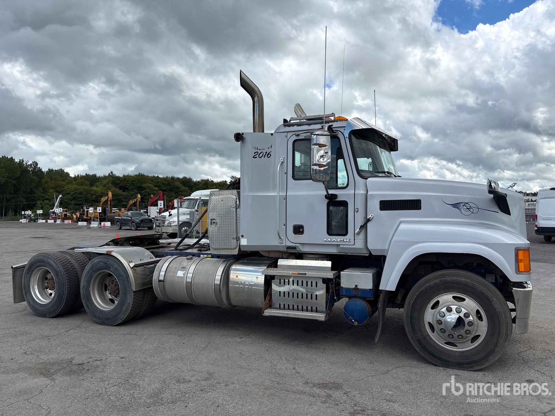 2016 Mack CHU613
