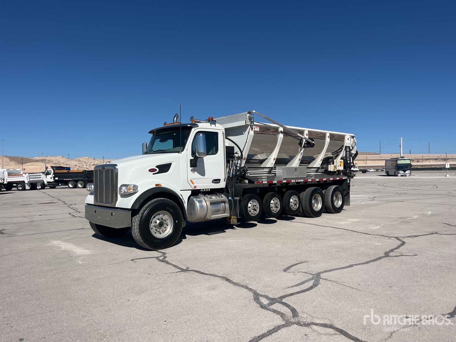 Photo of 2022 Peterbilt 567