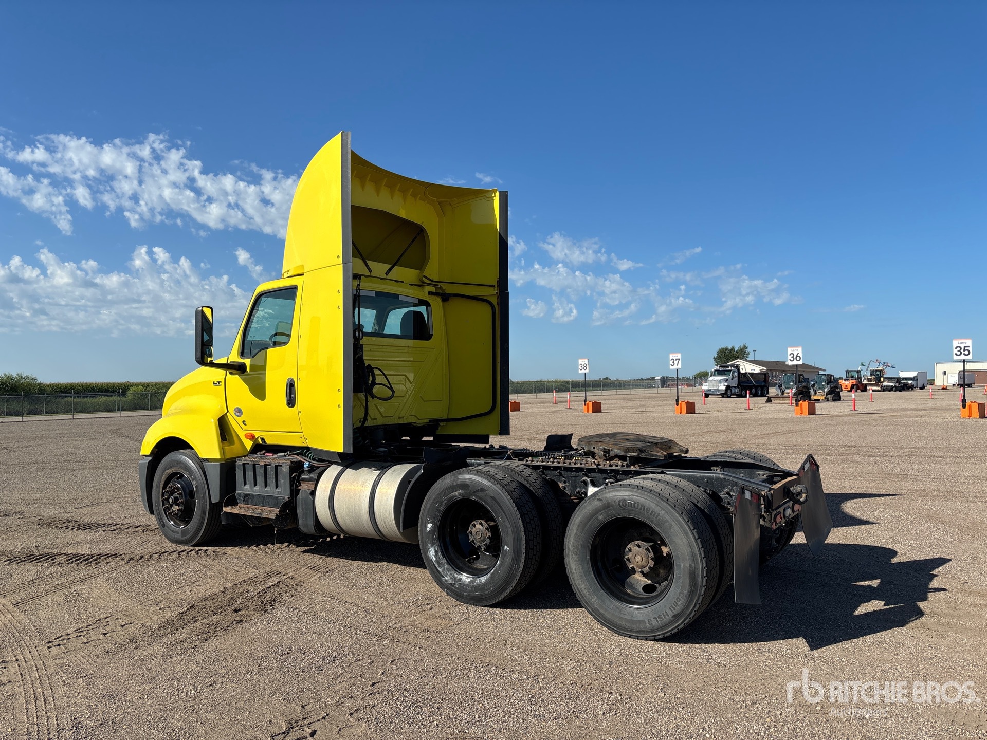 2023 International LT625
