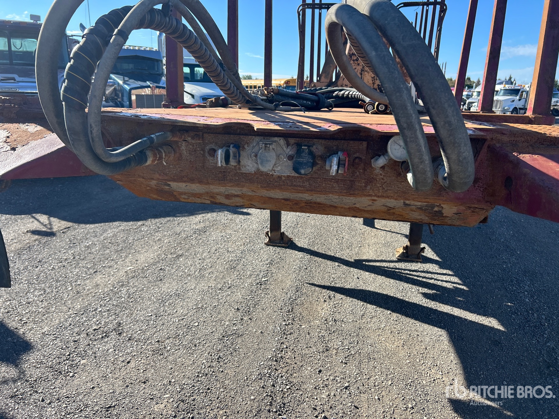2003 Trail King T484A