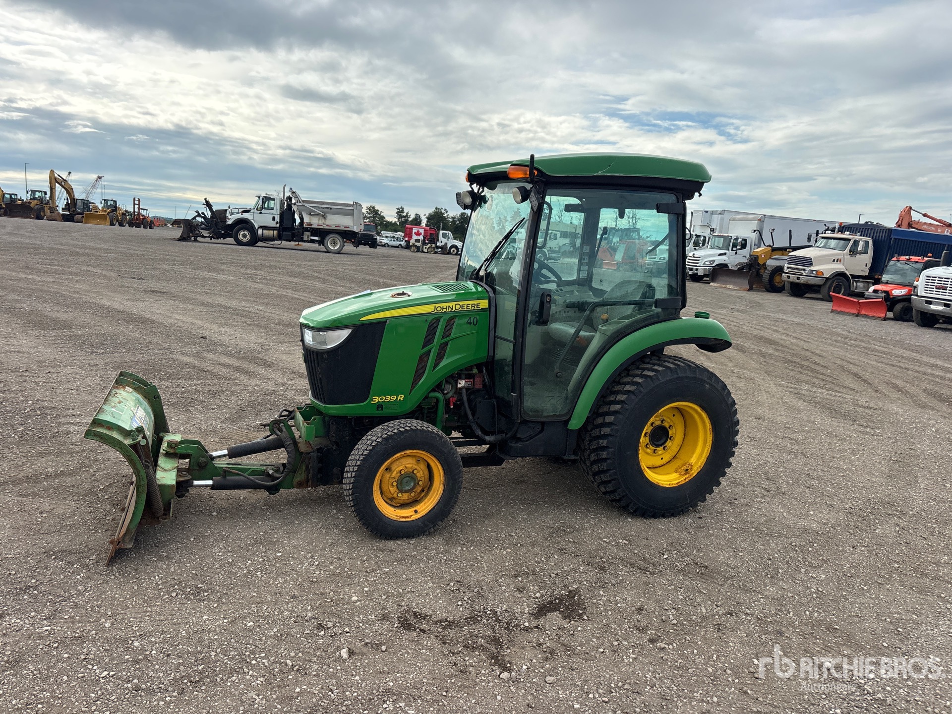 Photo of 2017 John Deere 3039R