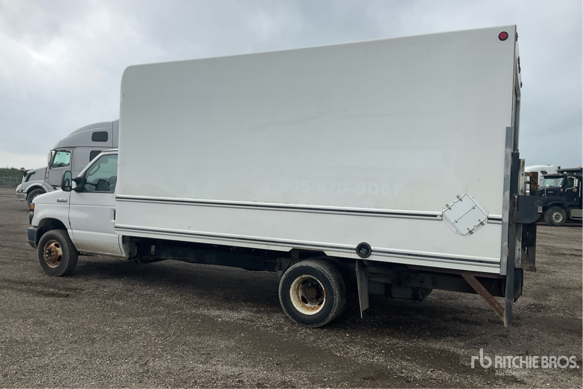 2017 Ford E450
