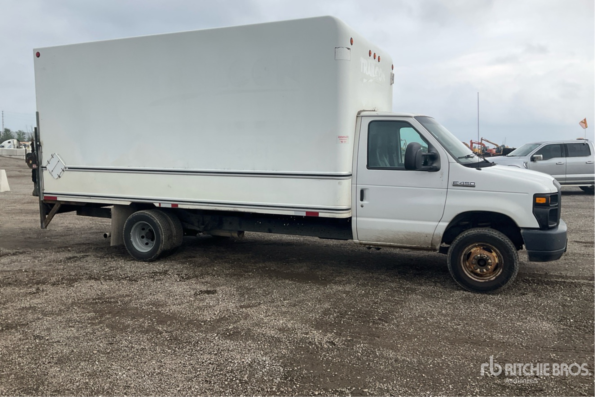 2017 Ford E450