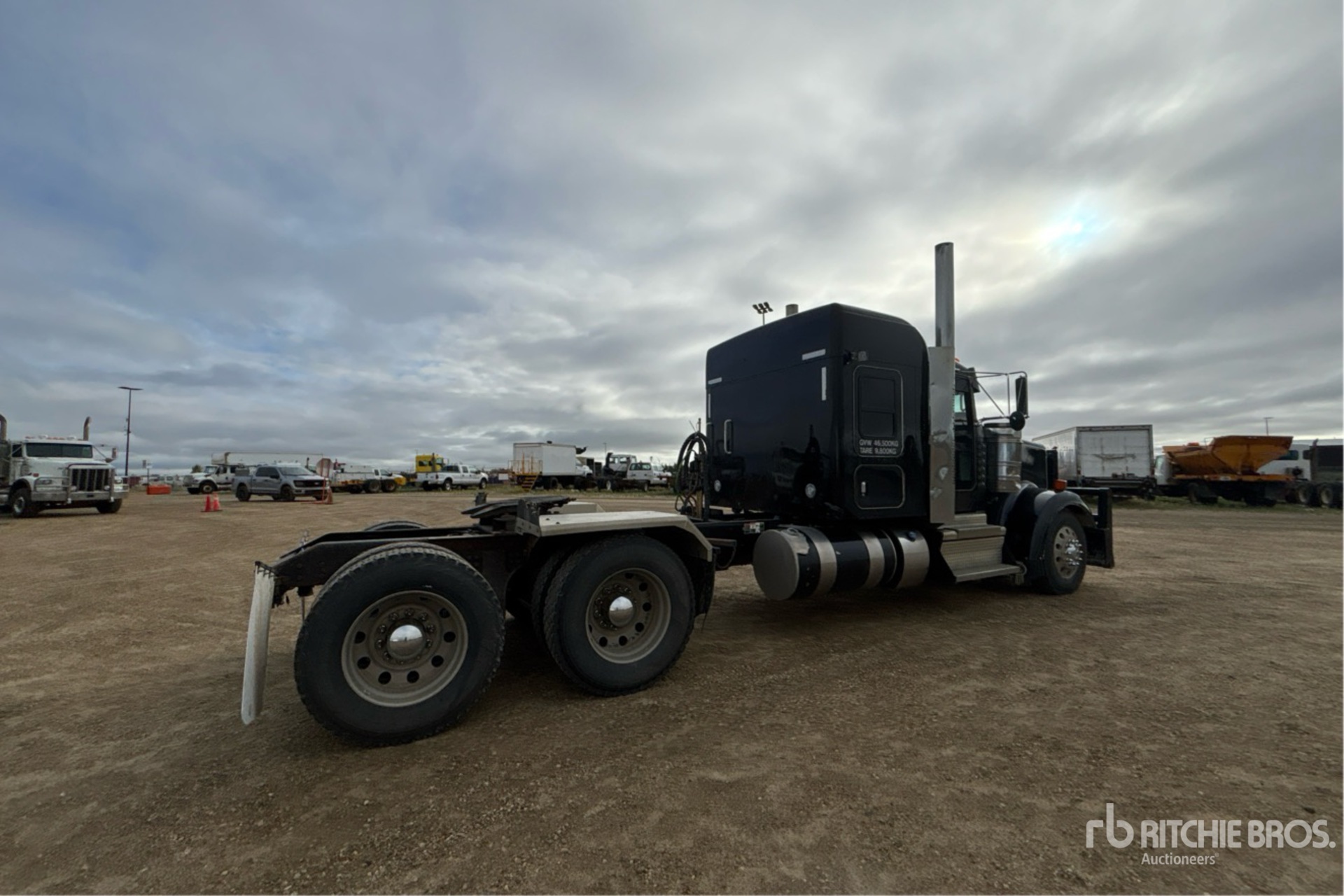 2023 Kenworth W900L