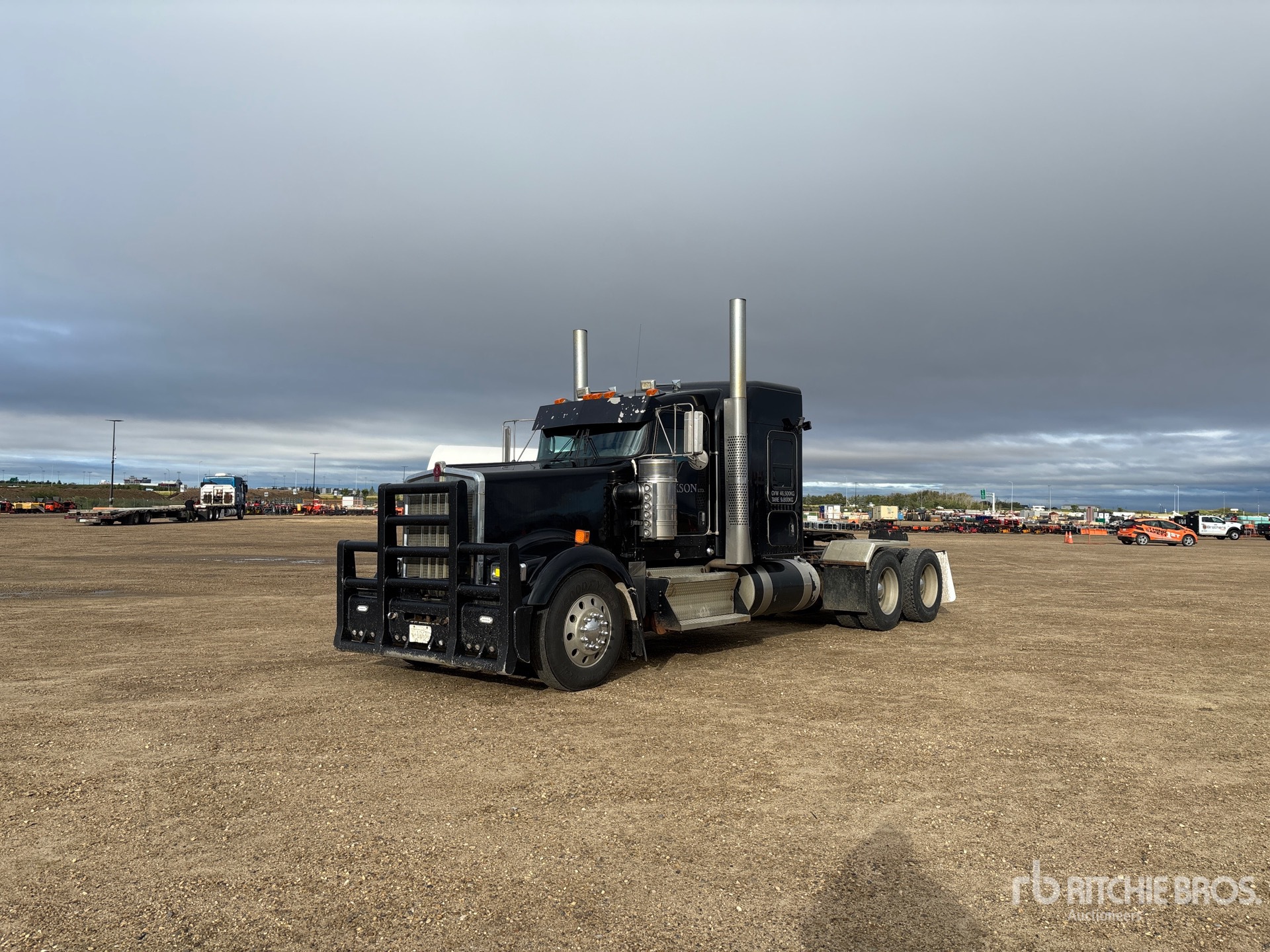 2023 Kenworth W900L