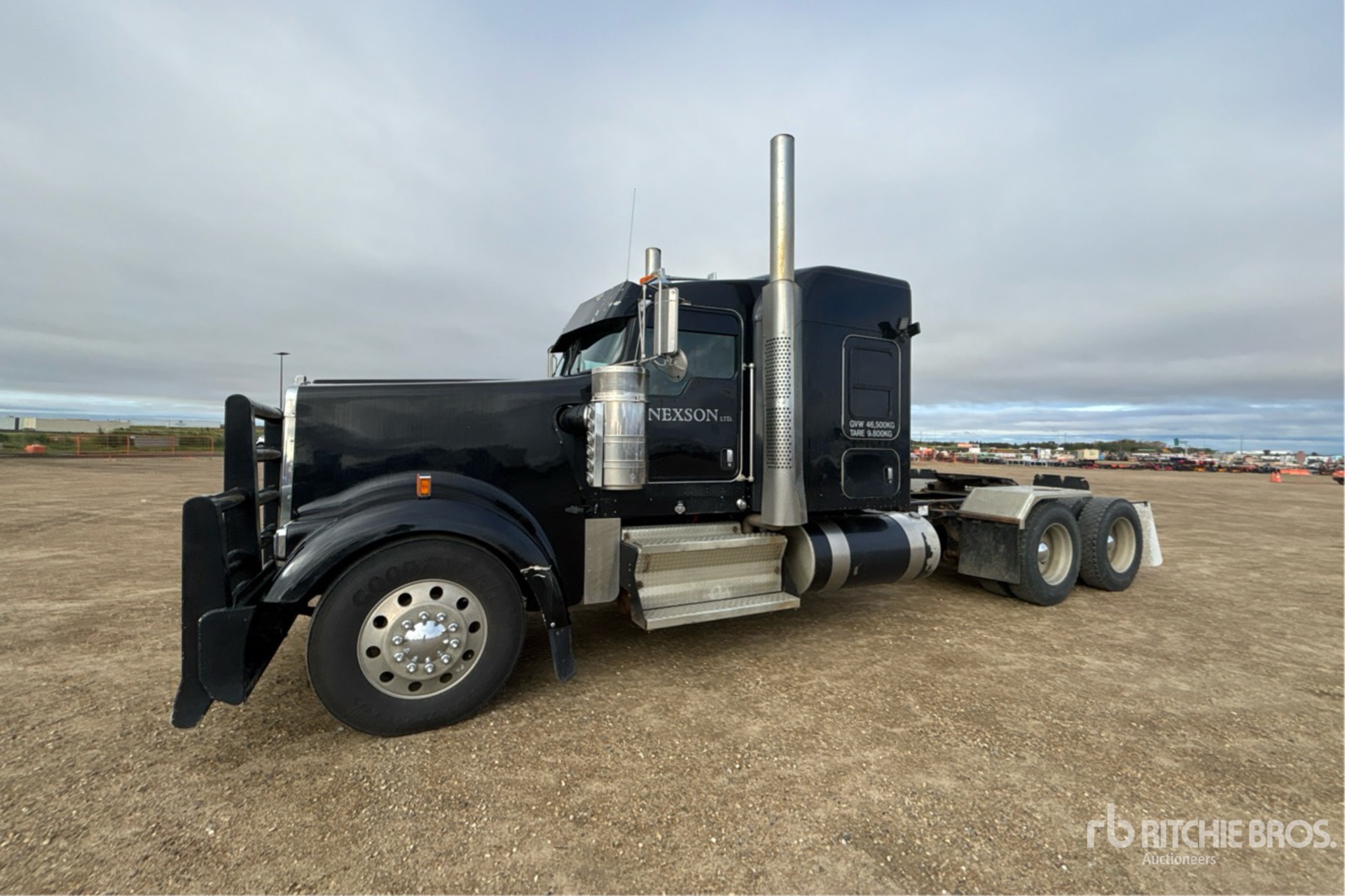 2023 Kenworth W900L