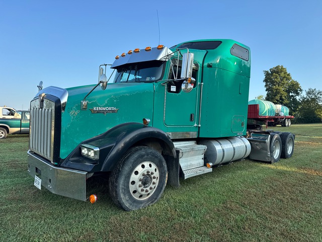 2006 Kenworth T800 6x4 T/A Sleeper Truck Tractor 2006 Kenworth T800 6x4 T/A Sleeper Truck Tractor