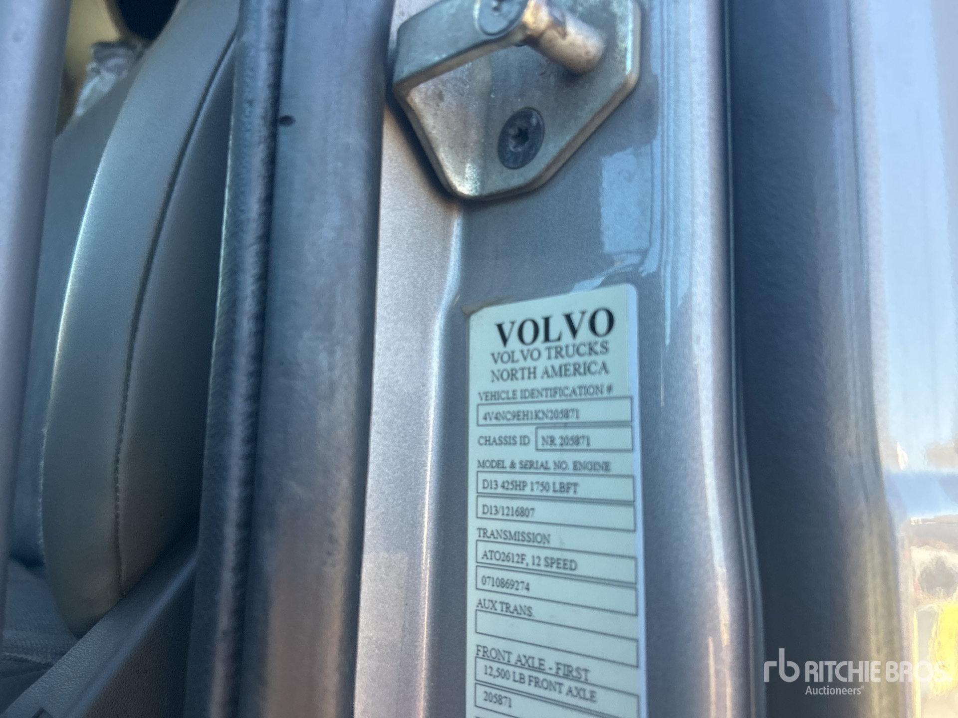 Photo of 2019 Volvo VNL