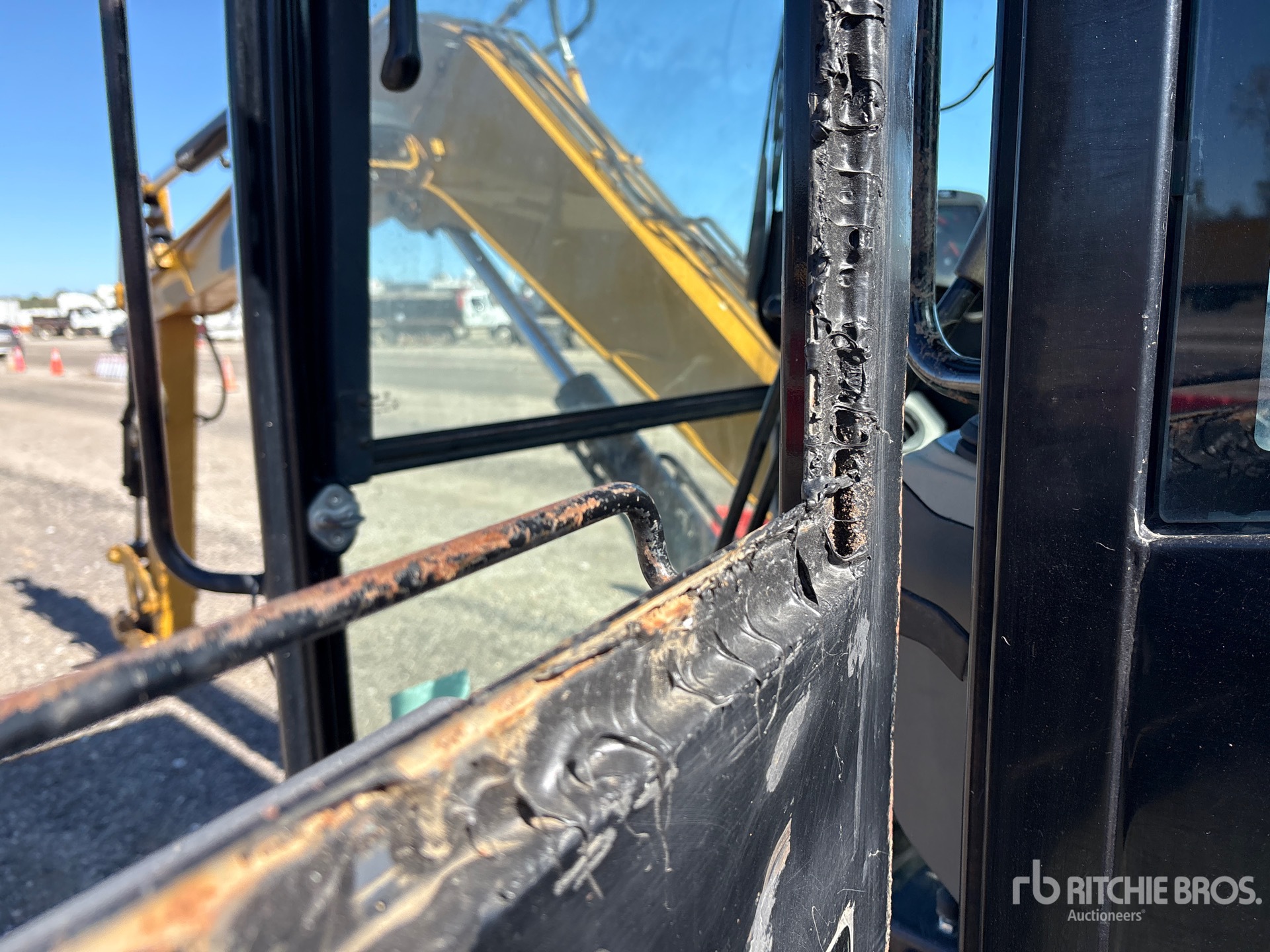 2016 Caterpillar 305.5E2