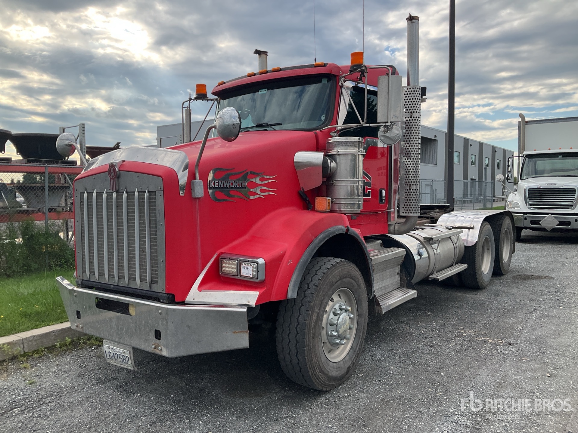 Photo of 2014 Kenworth T800