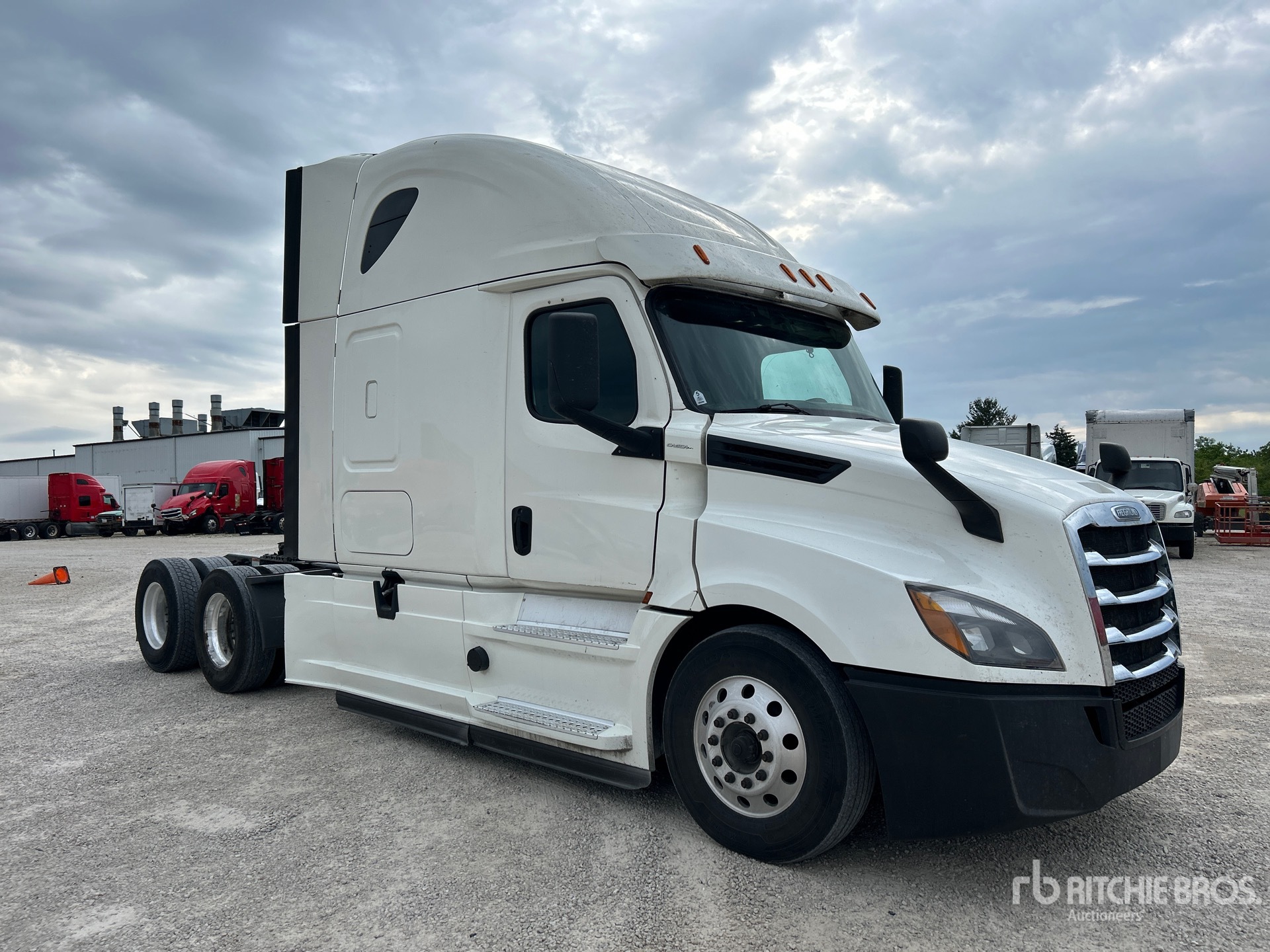 2020 Freightliner CASCADIA 126
