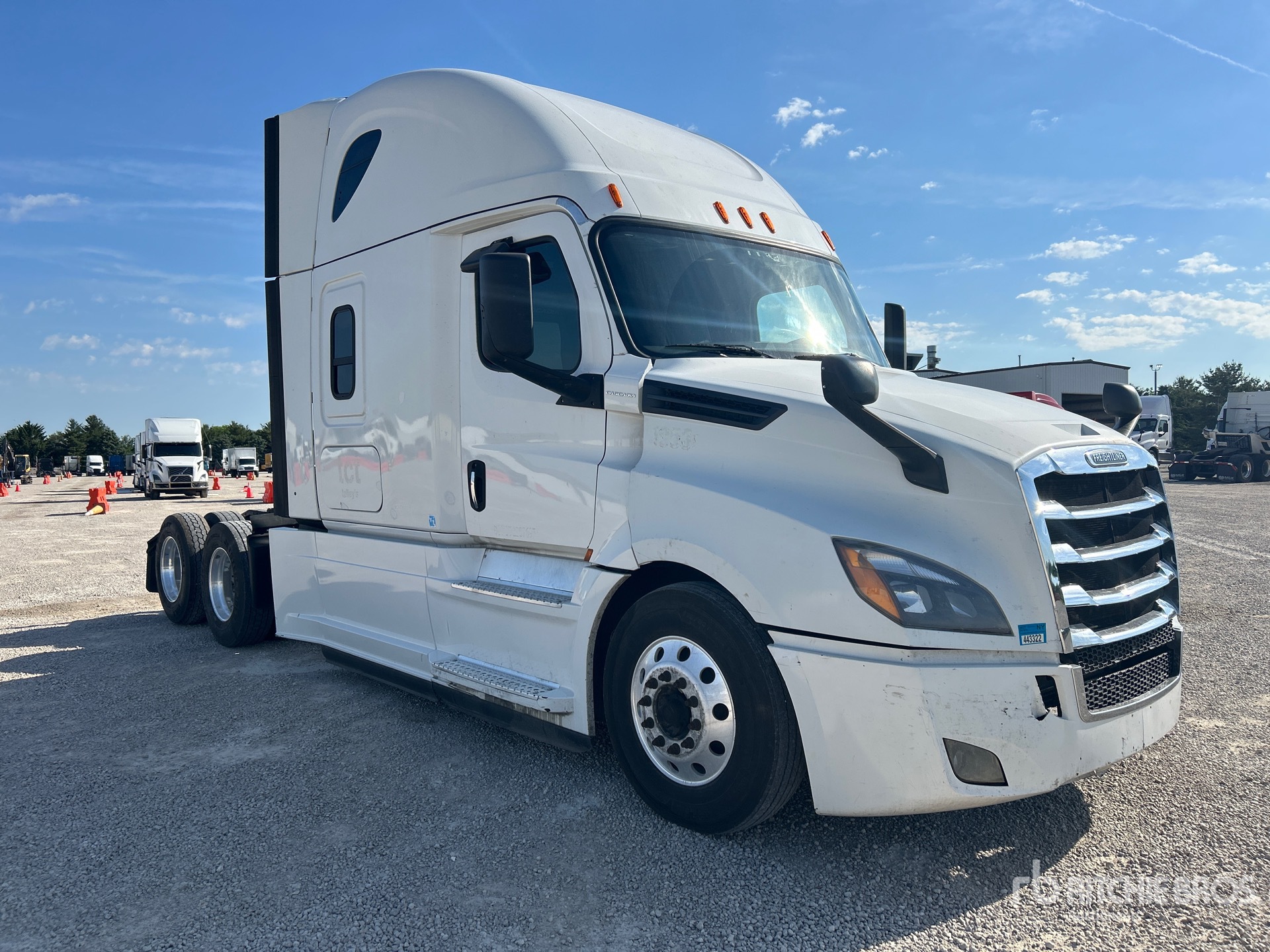 2020 Freightliner CASCADIA 126