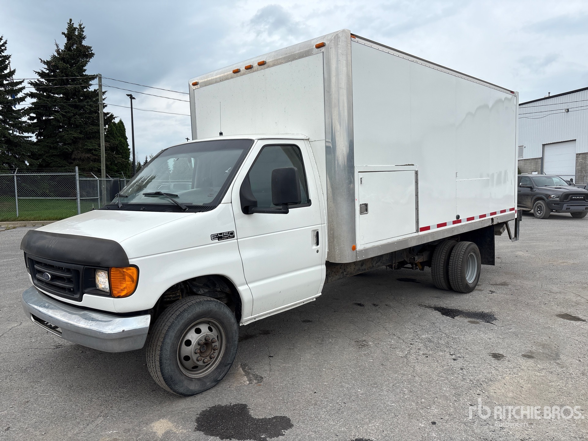 Photo of 2005 Ford E-450 SUPER DUT
