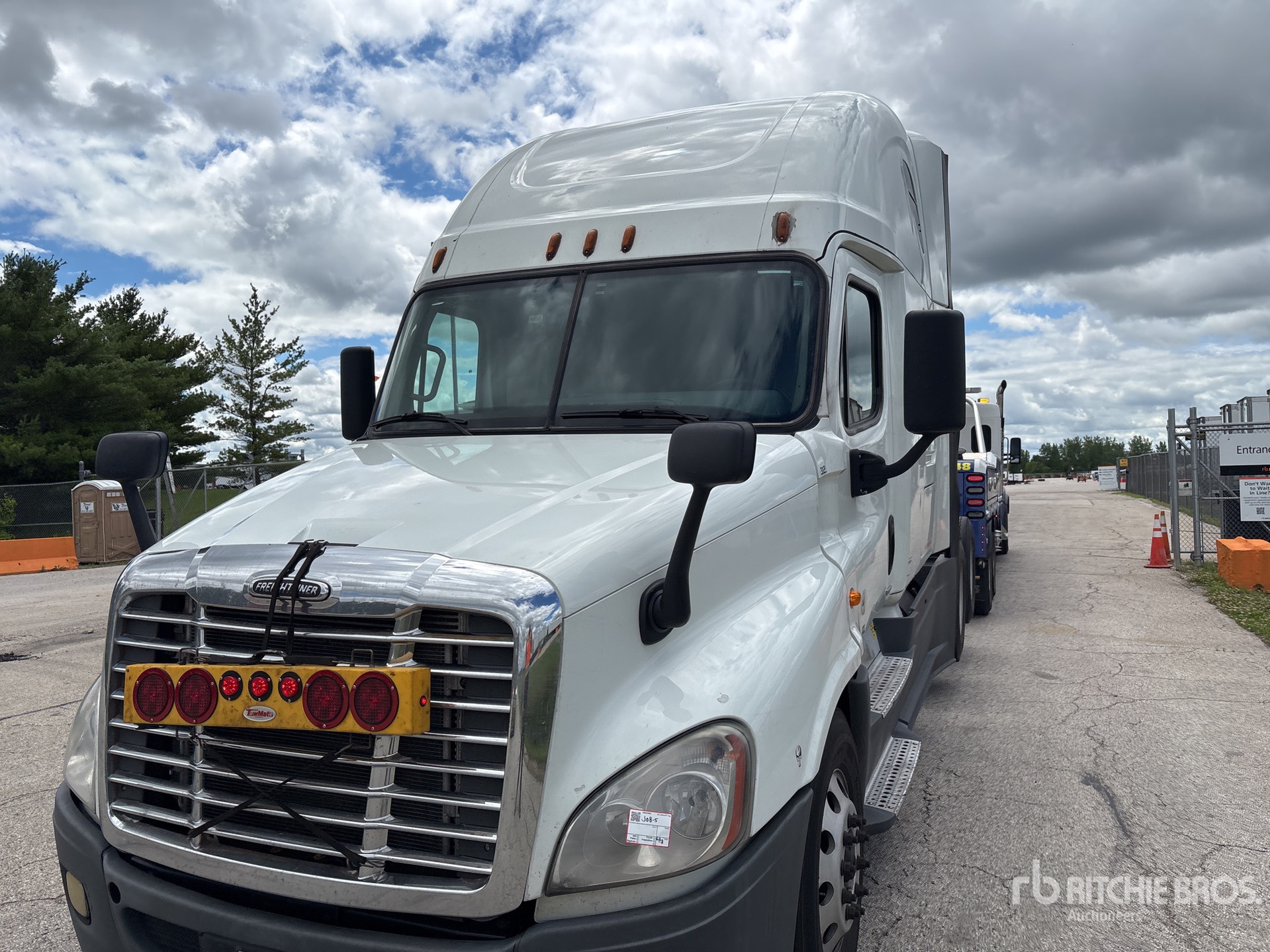 2016 Freightliner CASCADIA 125