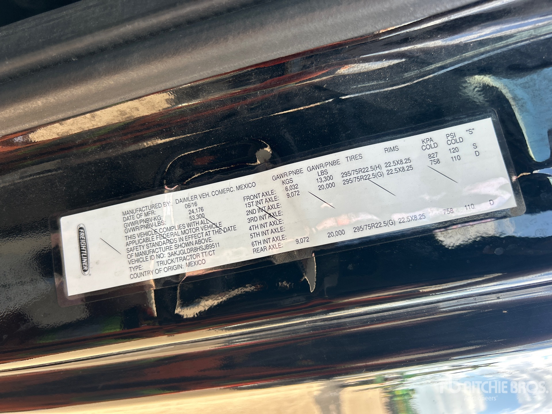 2017 Freightliner CASCADIA 125