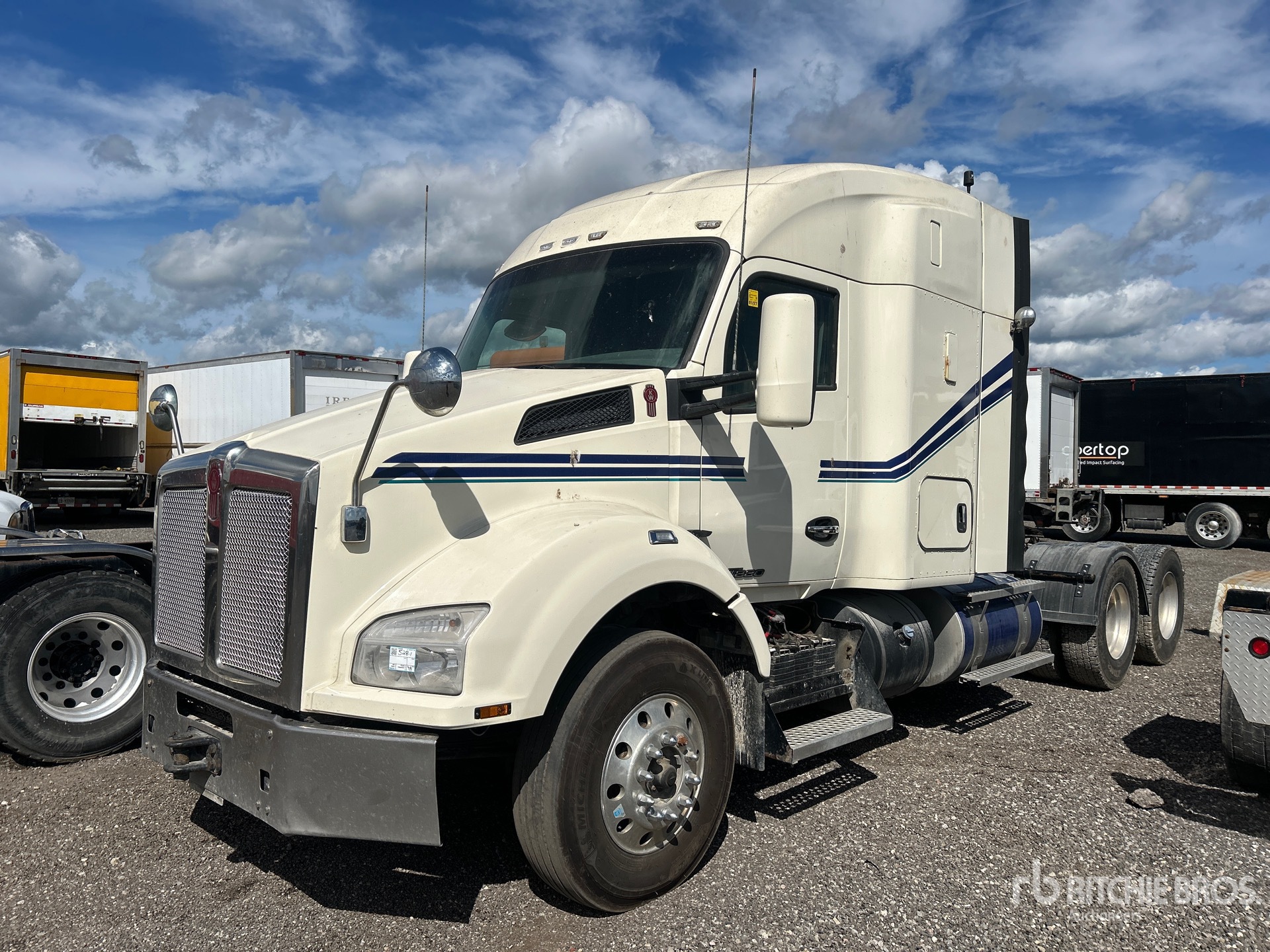 Photo of 2015 Kenworth T880