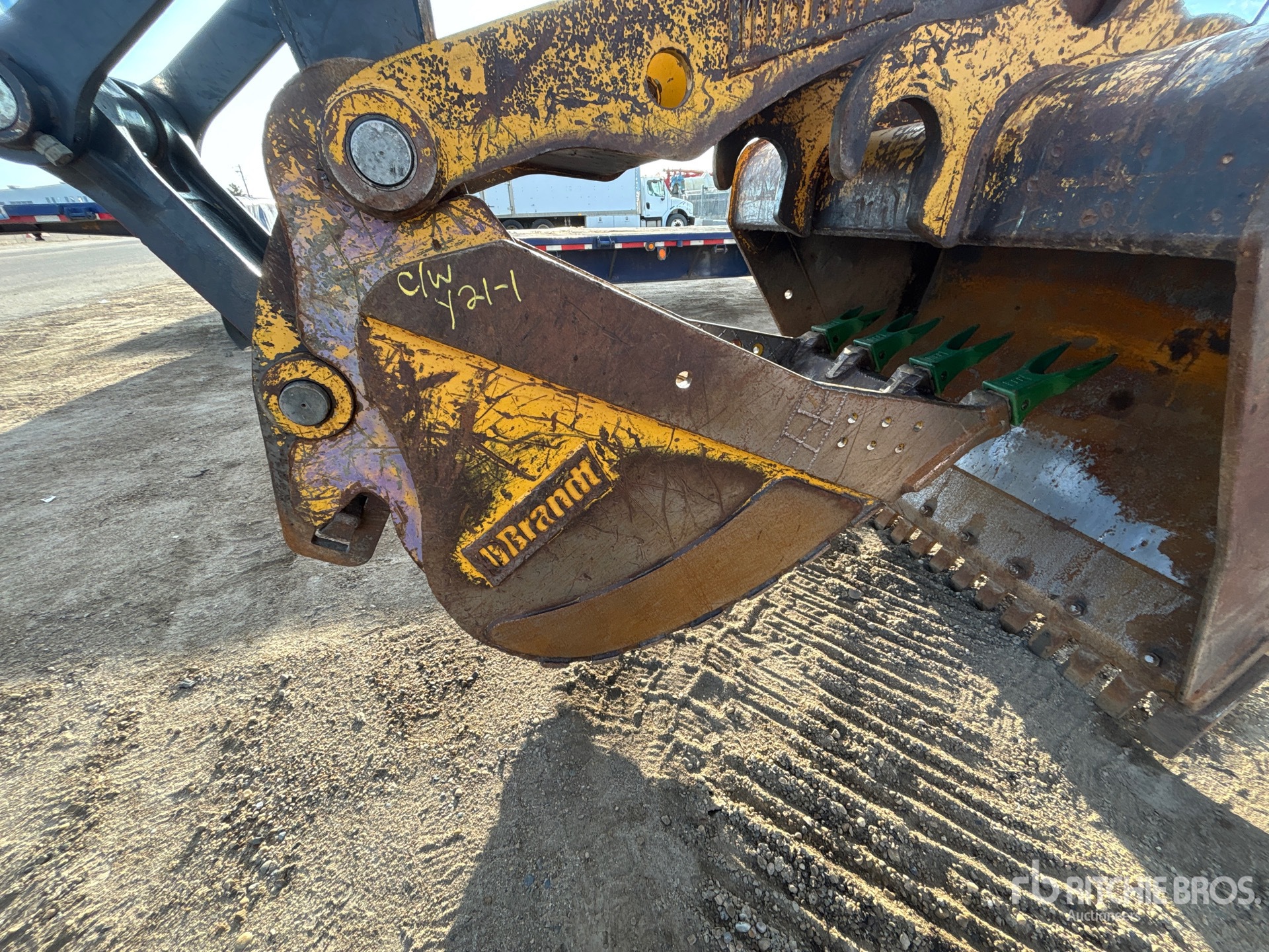 2018 John Deere 250G LC