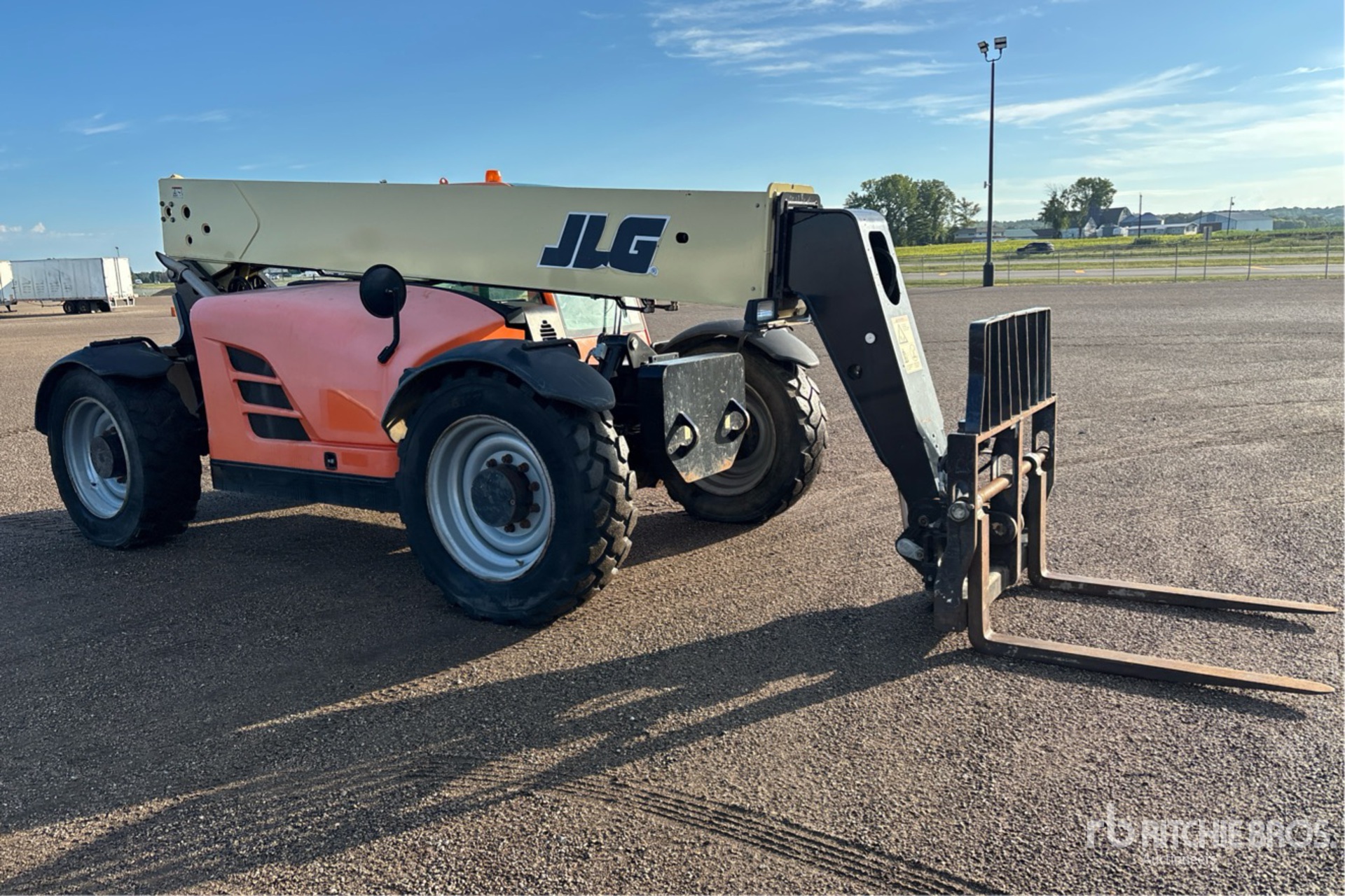 2015 JLG G9-43A