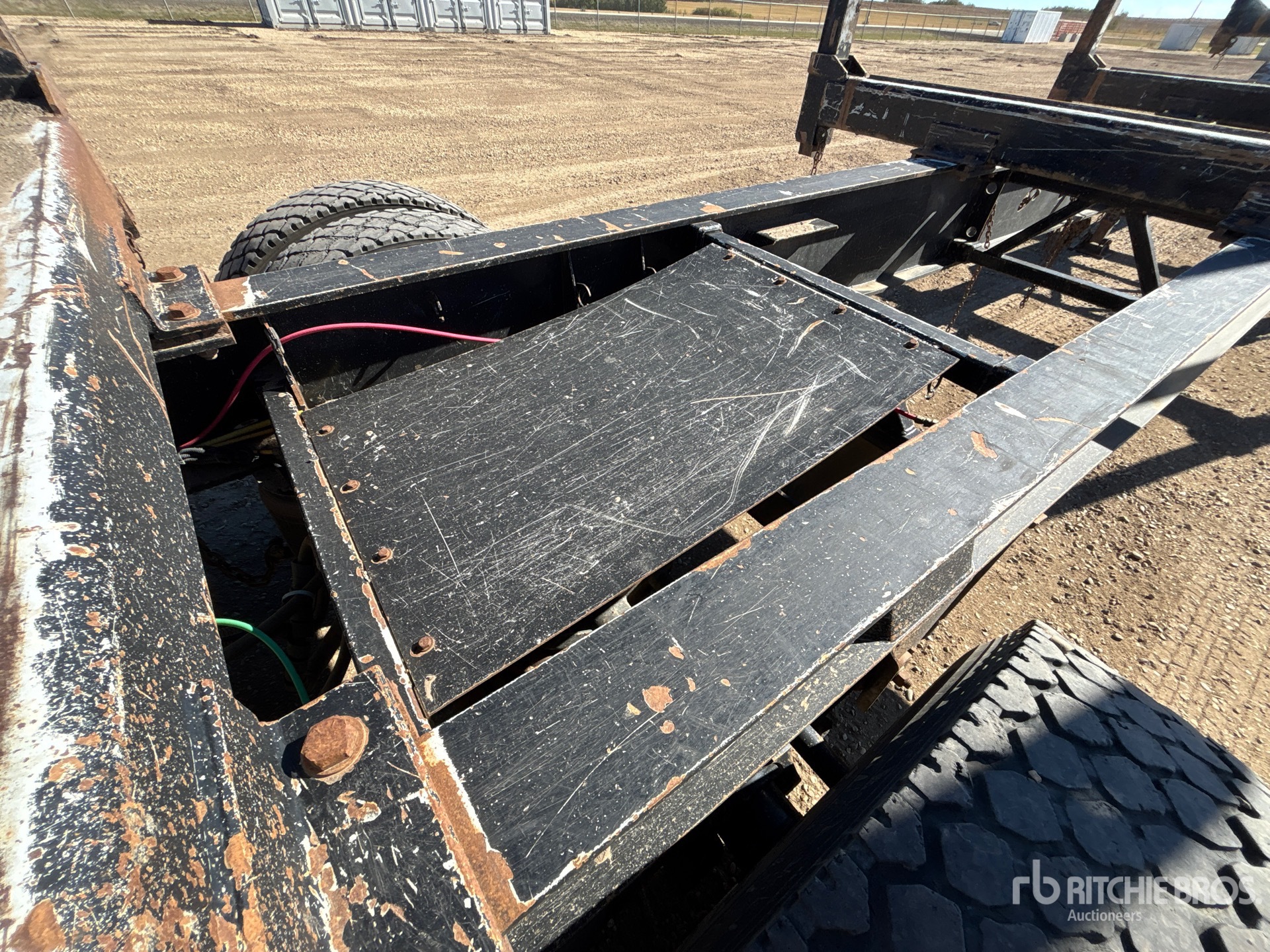 2018 Doepker 53 FT TRI/A HAYRACK