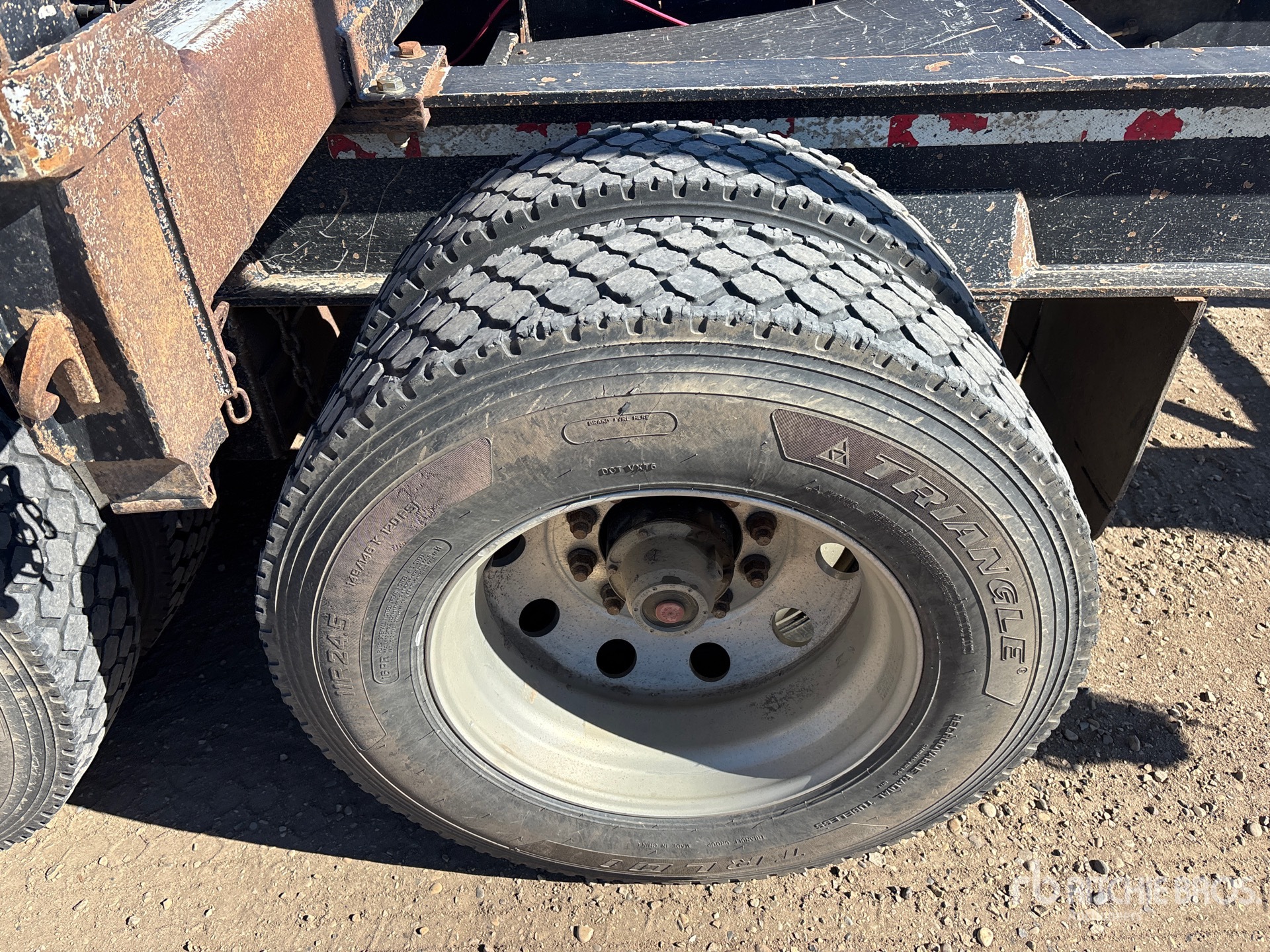 2018 Doepker 53 FT TRI/A HAYRACK