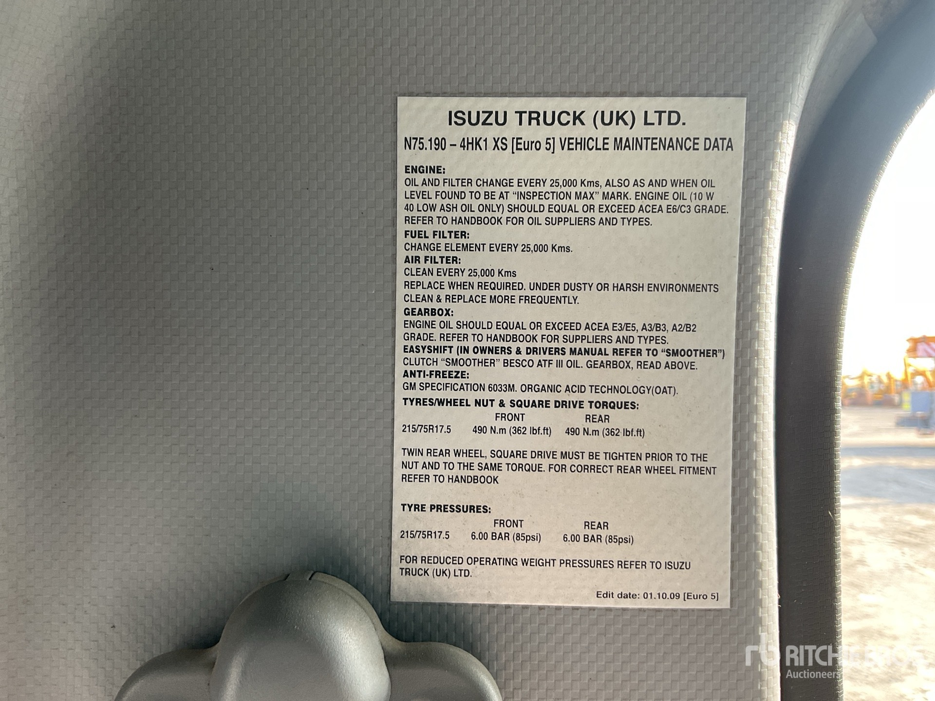 2010 Isuzu NPR75