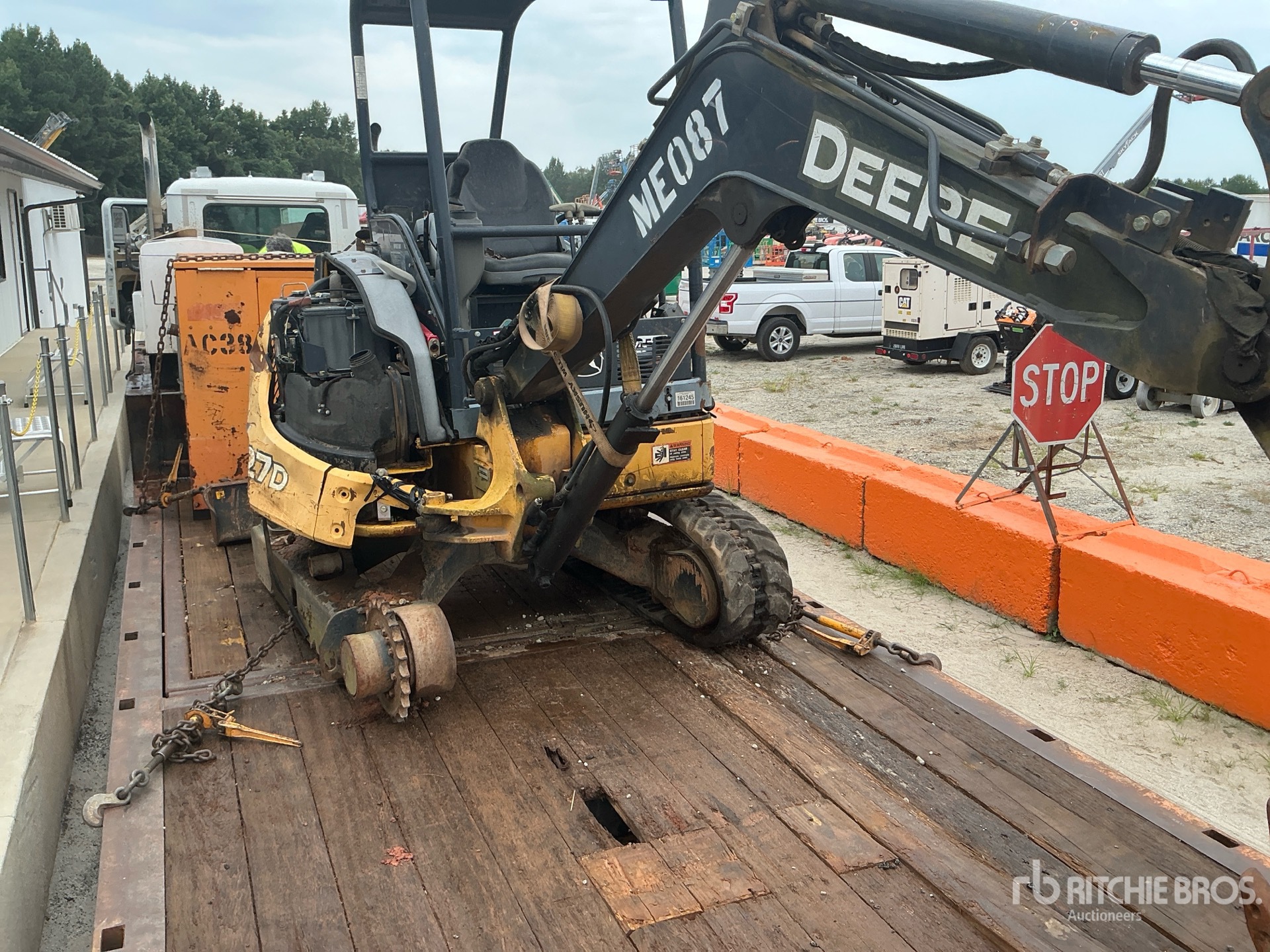Photo of 2015 John Deere 27D