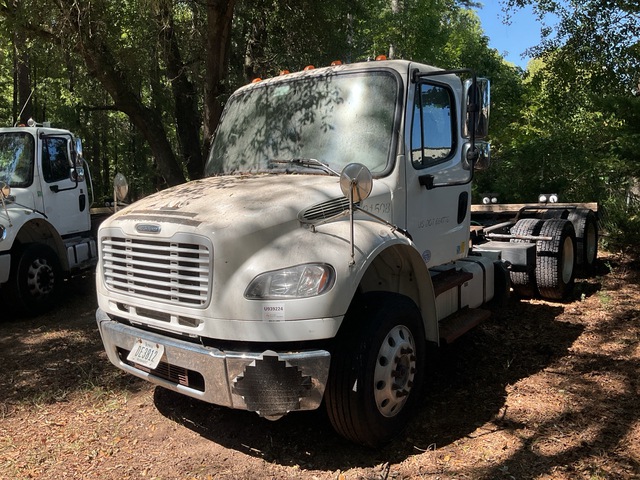 2015 Freightliner M2 106 6x4 T/A Day Cab Truck Tractor 2015 Freightliner M2 106 6x4 T/A Day Cab Truck Tractor