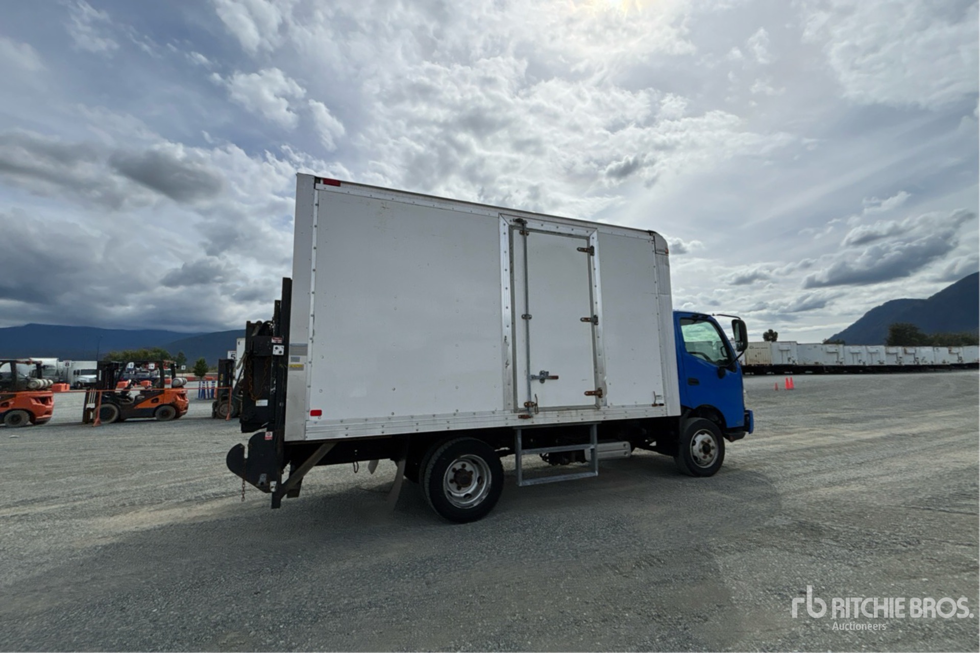 2018 Hino 165