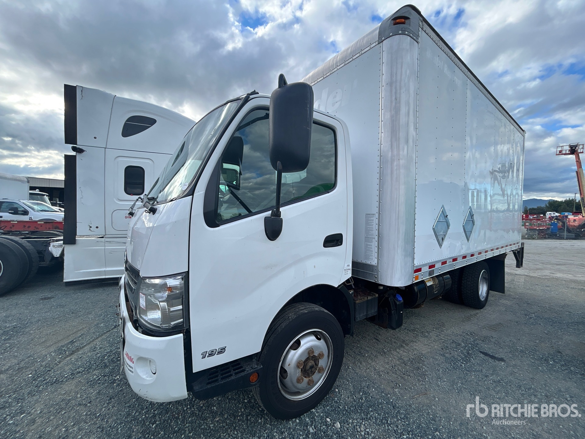 2019 Hino 195